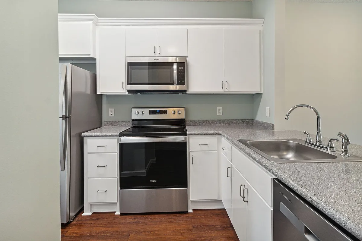 Building Photo - 905 Olmstead Ave #2