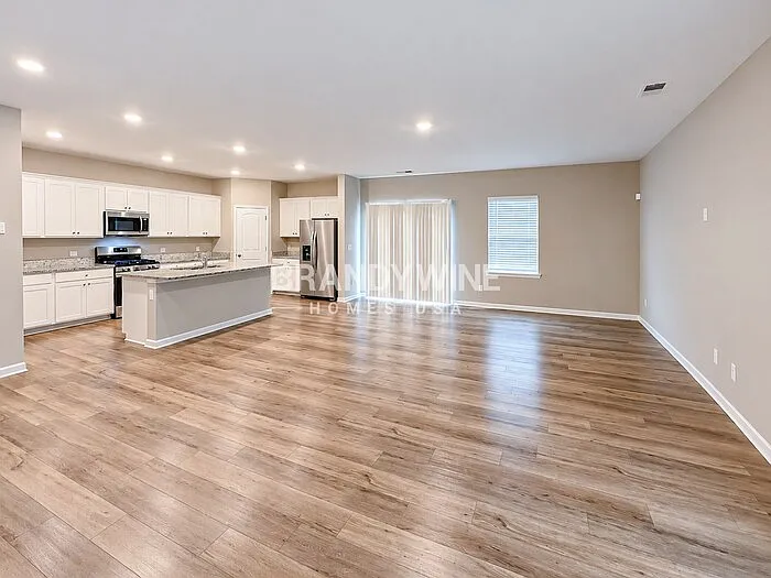 5 bed, 2.5 bath, 2178 sqft, $2,467 — Photo 4