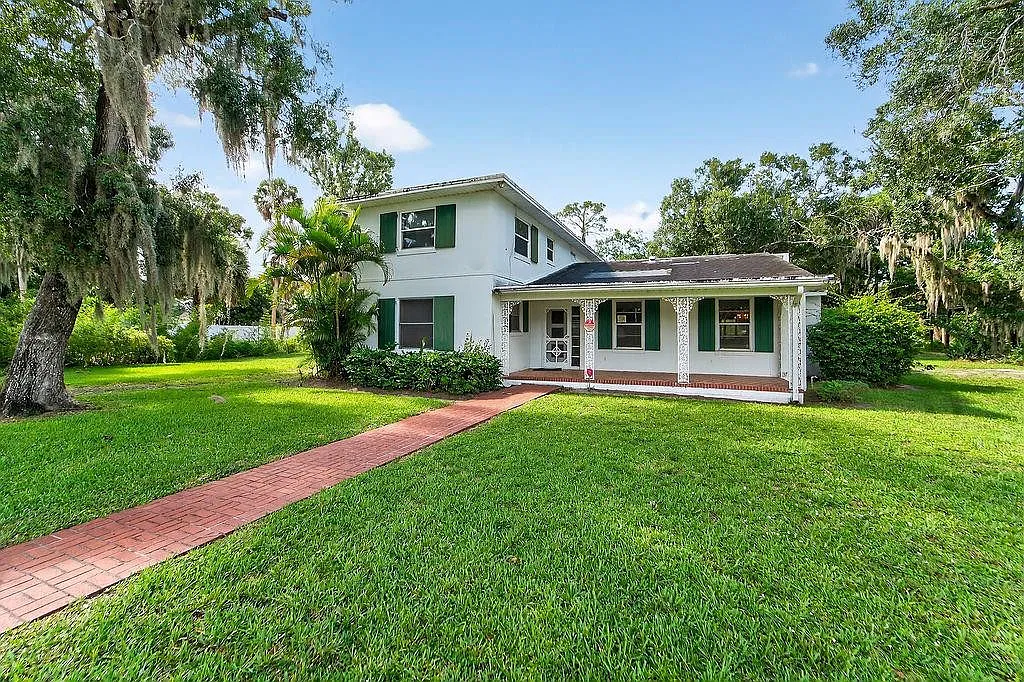 3 bed, 3.0 bath, 3296 sqft, $6,900 — Photo 2