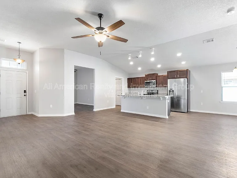 2432 Frontera St — Photo 4