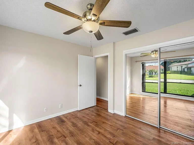 2386 SW Creekside Dr — Photo 3