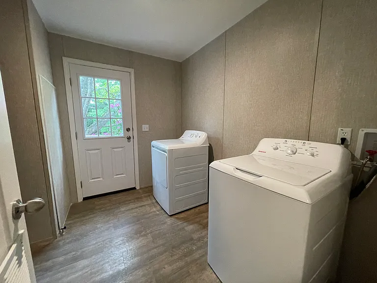 20 Glenn Ave — Photo 17