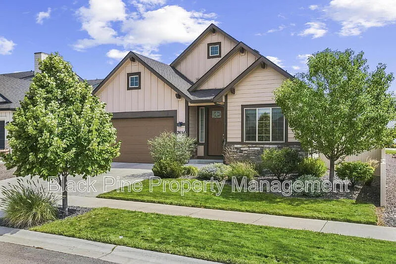 3 bed, 2.0 bath, 2030 sqft, $2,800 — Photo 2