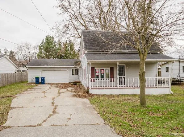 241 W Chestnut St, Breckenridge, MI 48615