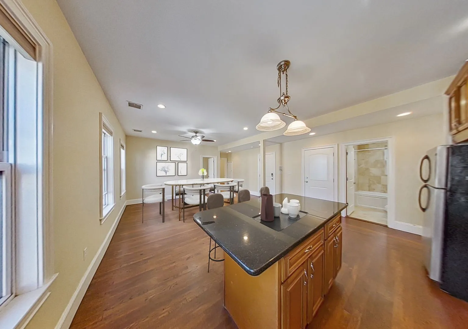 Giant 4 Bed In Mission Hill - No Broker Fee — Photo 2