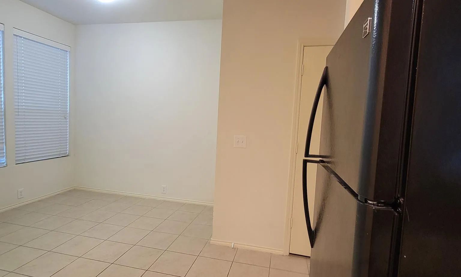 3 bed, 2.5 bath, 1444 sqft, $2,200 — Photo 2