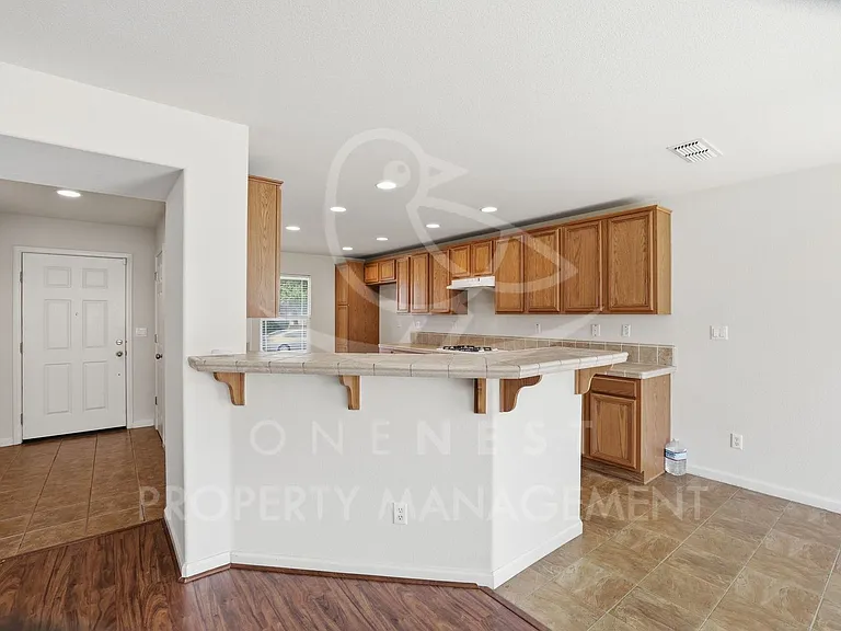 1368 Paddington Way — Photo 8