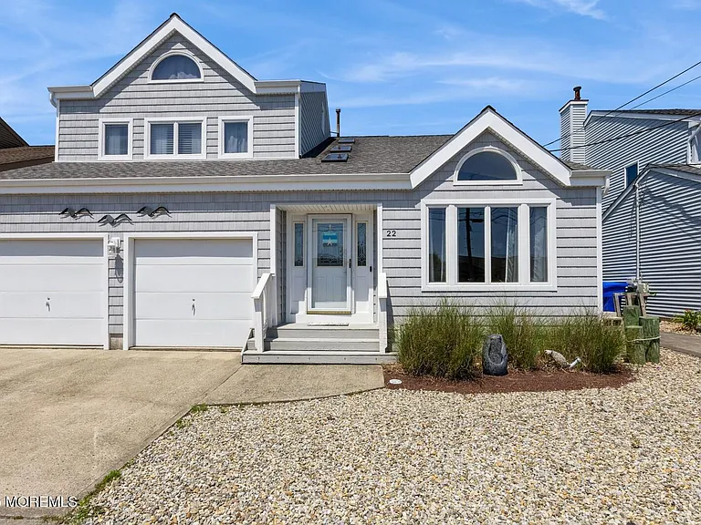 22 Longpoint Dr — Photo 1