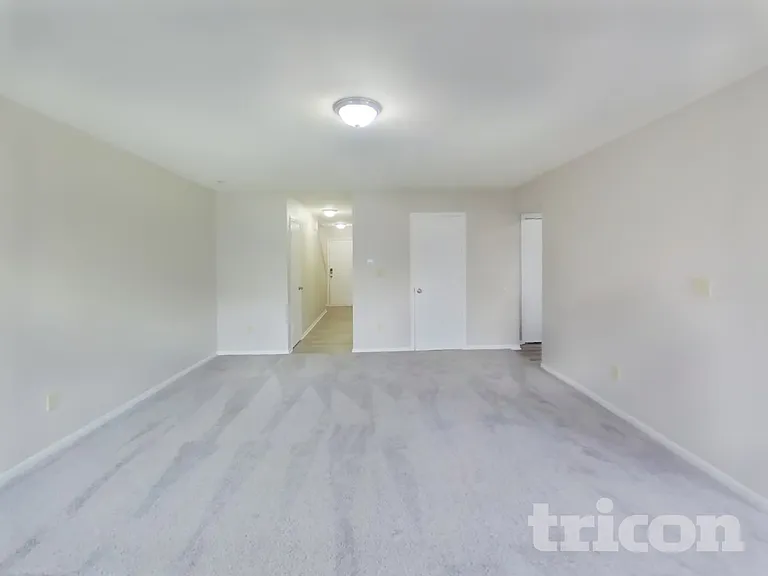 4244 Village Trace Dr — Photo 3