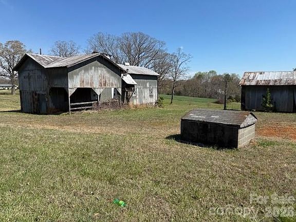 4th image of 2374 Hollis Rd