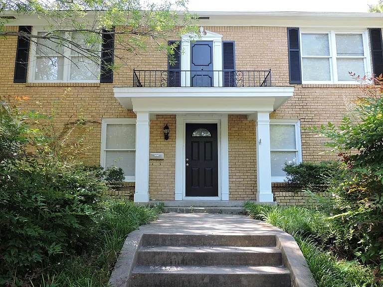 2309 Pembroke Dr #B — Photo 1