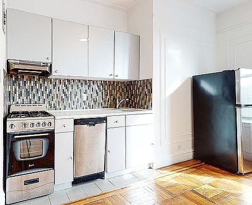 3rd image of 100 Cooper St APT 2C