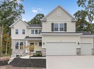 4710 Harbor View Dr #23, Grand Rapids, MI 49512