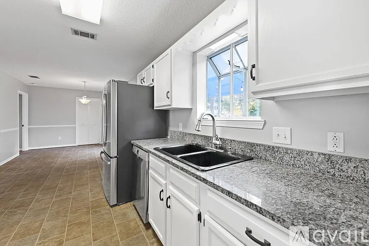 Building Photo - 3007 Bob White Dr #1