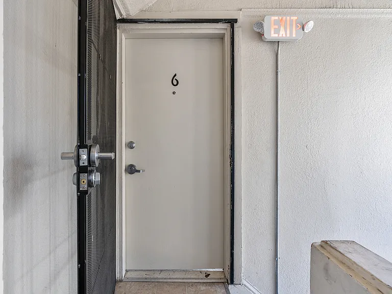 539 33rd St #6 — Photo 4