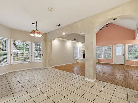 4 bed, 2.5 bath, 2639 sqft, $2,100 — Photo 2