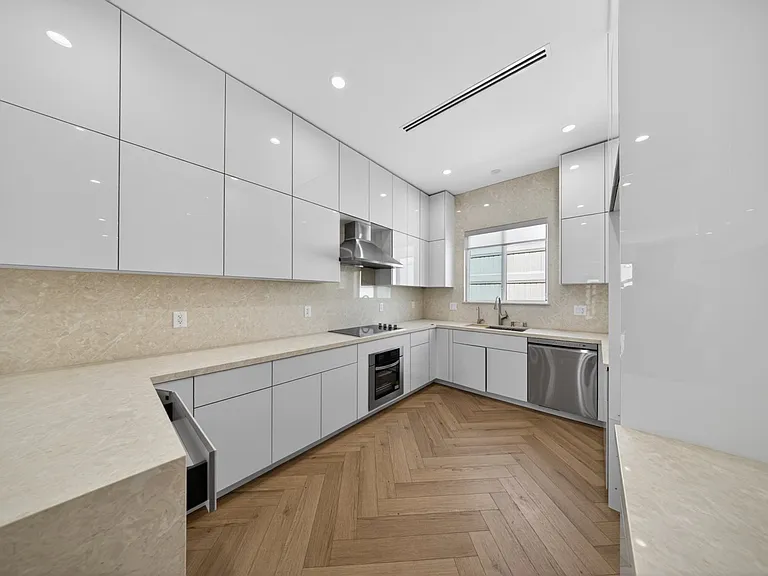 10843 Cantara St — Photo 11