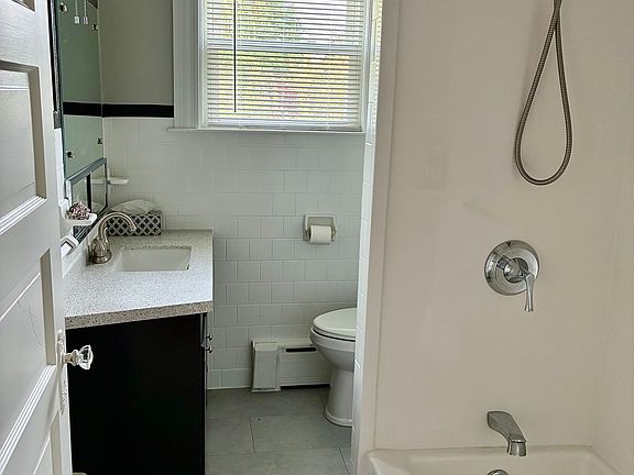5th image of 35 Perry St Unit 1