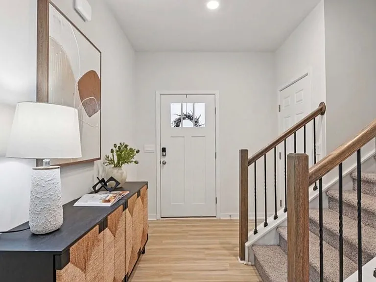 2130 10th St SE — Photo 2