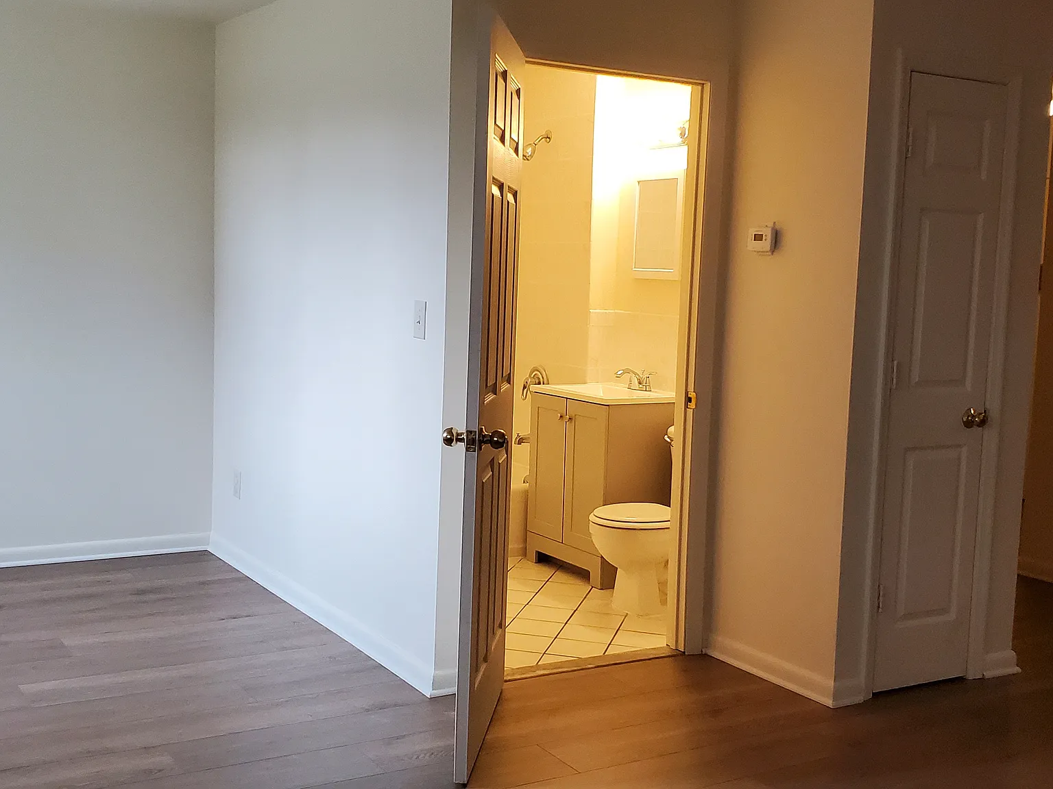 1307 Balcom Ave — Photo 2