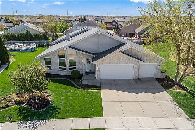 1st image of 19637 Brookfield Cir