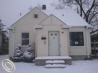 9223 Heyden St, Detroit, MI 48228