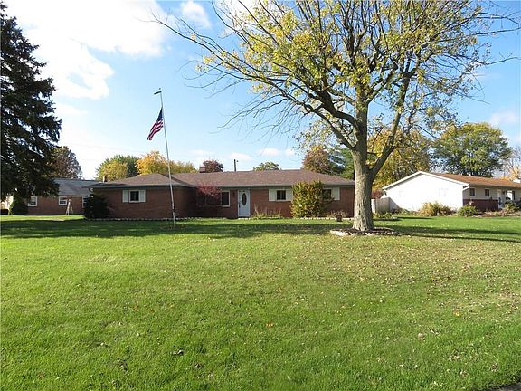 2nd image of 838 Chapel Hill West Dr