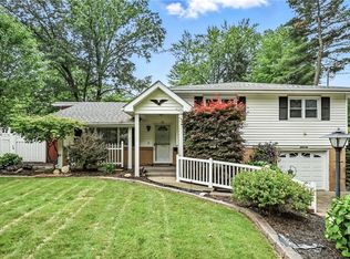 2220 Wakefield Dr, Hermitage, PA
