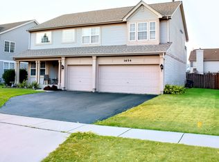 1654 Montclair Dr, Elgin, IL 60123