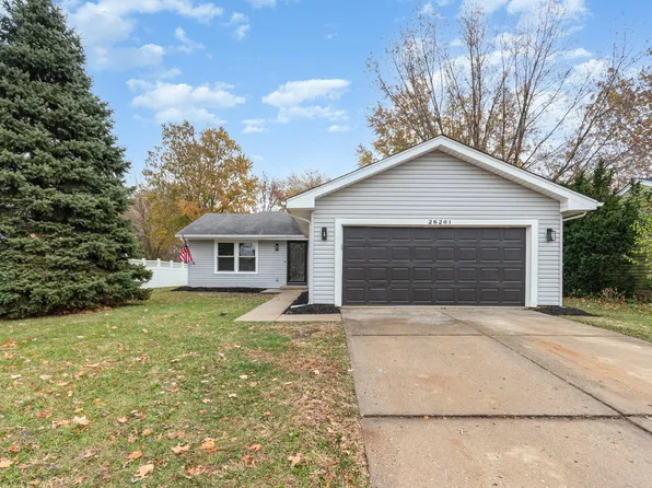 2S261 Sanchez Dr, Warrenville, IL 60555