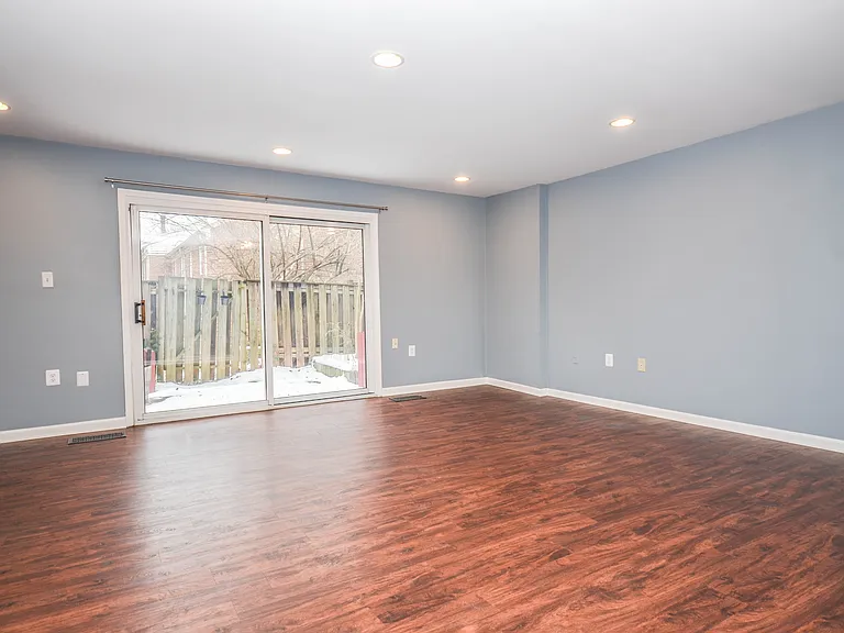 752 College Pkwy #7 — Photo 2