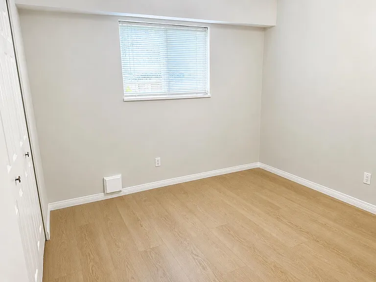 7000 Gray Ave — Photo 4