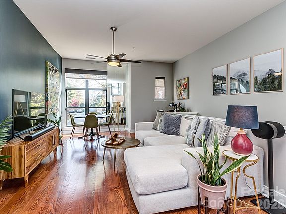 3rd image of 664 Garden District Dr