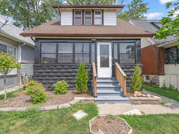 982 Elm Ave, Windsor, ON N9A 5H5