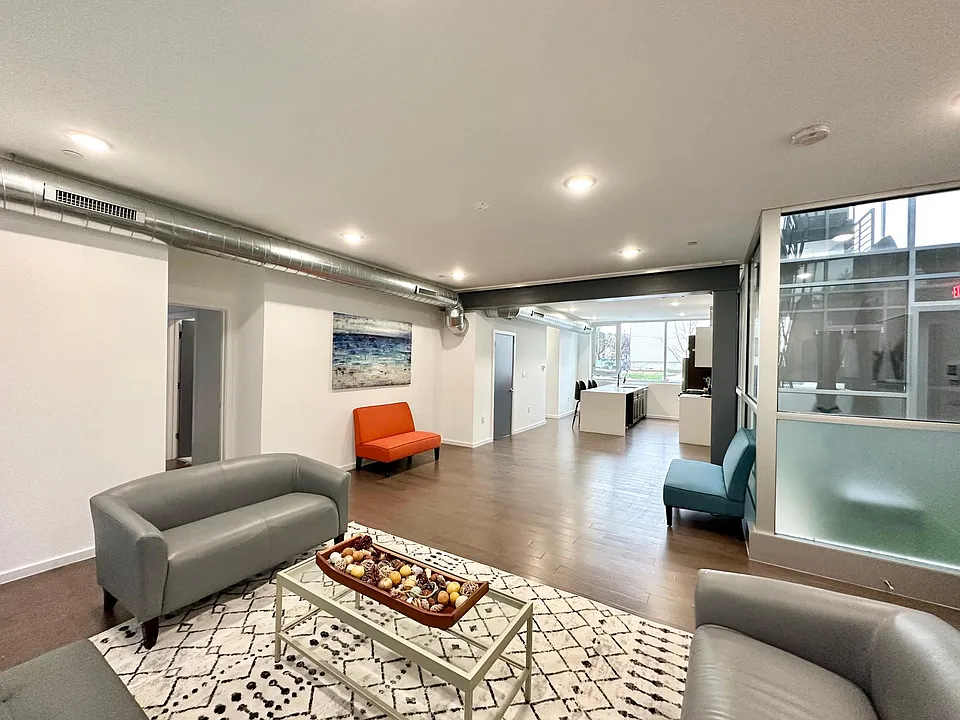 1235 N Franklin St #2