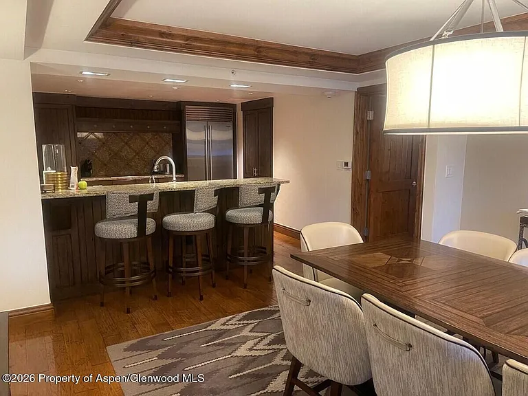 315 E Dean St — Photo 14