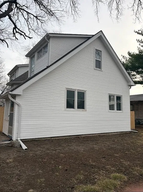 4 bed, 2.0 bath, $1,599 — Photo 1