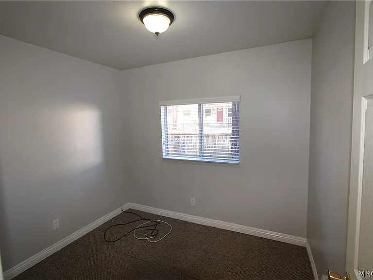 535 Badger Ln — Photo 11