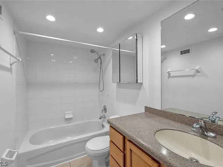 864 Courtington Ln #3 — Photo 12