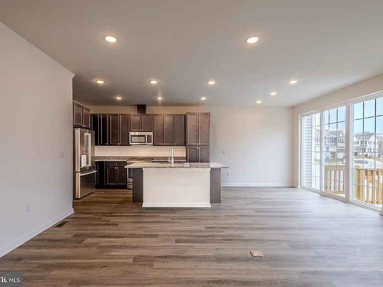 213 Harley Ln — Photo 6