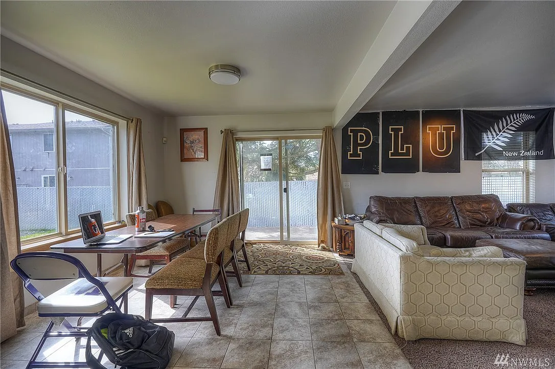 6 bed, 4.5 bath, 2850 sqft, $3,495 — Photo 4