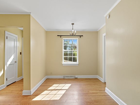 3rd image of 139 Druid Dr