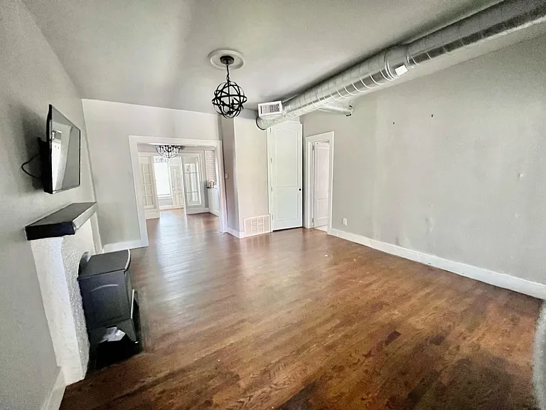 220 W Latimer St #A — Photo 13