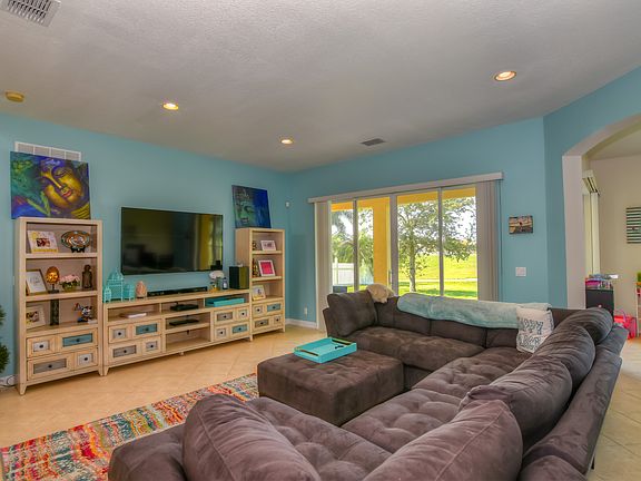 5th image of 430 NW Sheffield Cir