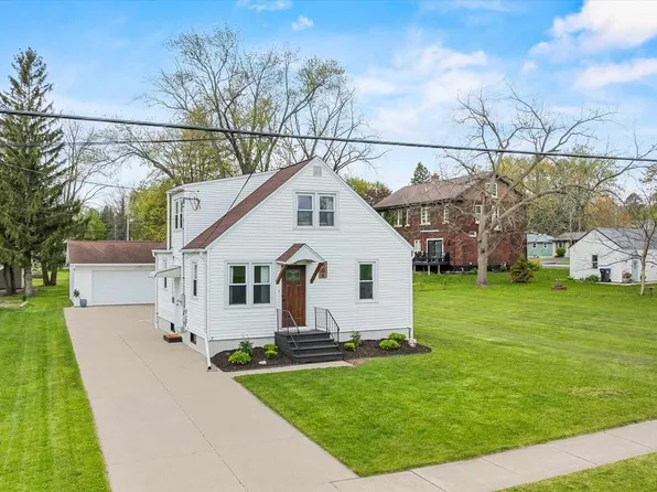 806 E DOEGE STREET, Marshfield, WI 54449