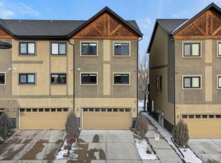 403 N Valley Ridge Mnr NW, Calgary, AB T3B6C5