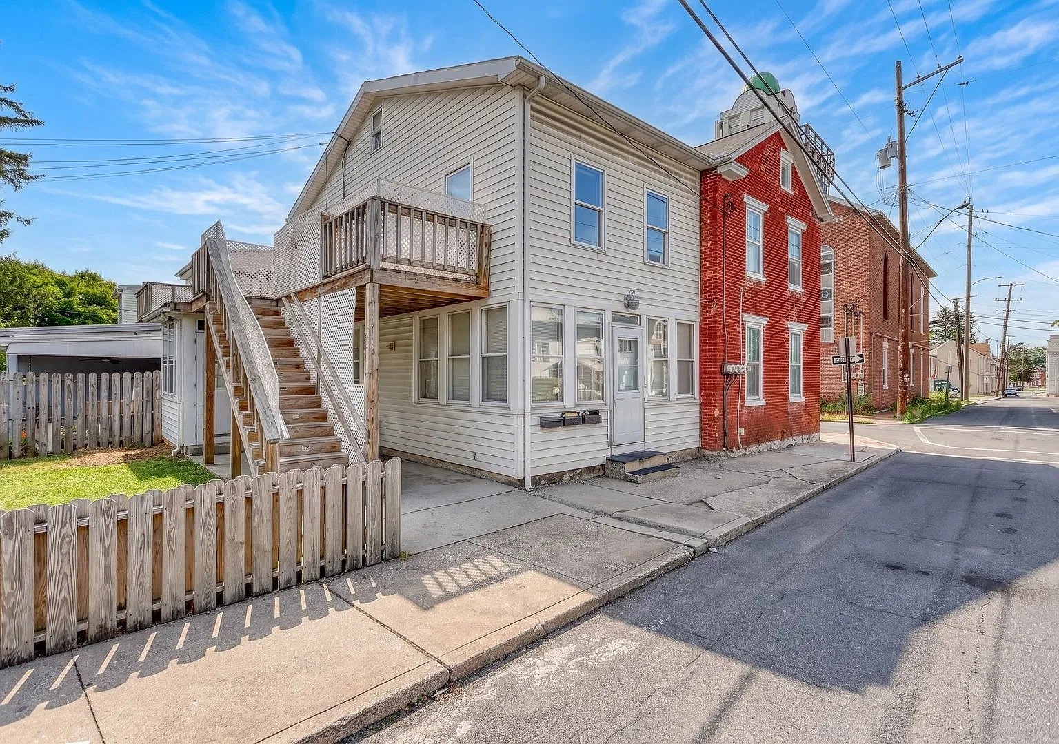 42 E Locust St — Photo 3
