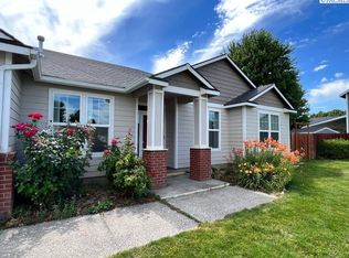 10416 Oak Ct, Pasco, WA 99301