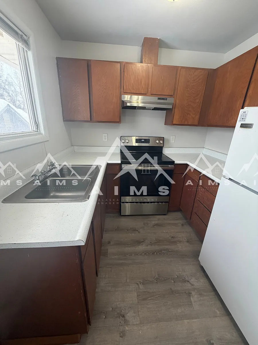 Building Photo - 2901 Turnagain St #1