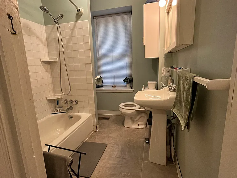 464 Parker Ave — Photo 15